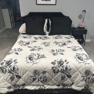 Pottery Barn-Emily & Meritt Comforter